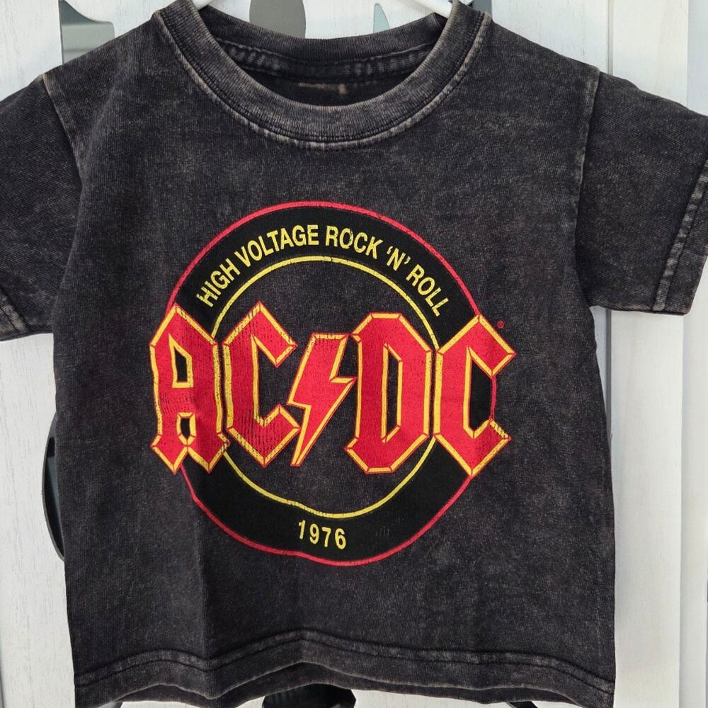 AC/DC Toddler Graphic T-Shirt Size 2T 1976 UK Tour Lock Up Your Daughters NWOT